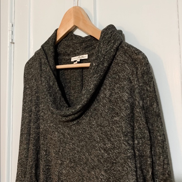 Express Women’s Turtleneck Sweater - Picture 2 of 3